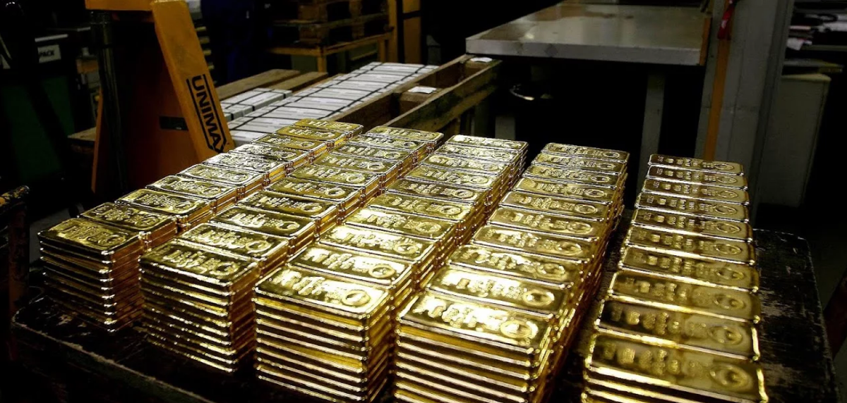 1 кг долларов. Золото слитки США Форт Нокс. Золотые слитки Форт Нокс. Форт Нокс золотые запасы США. Много золота.