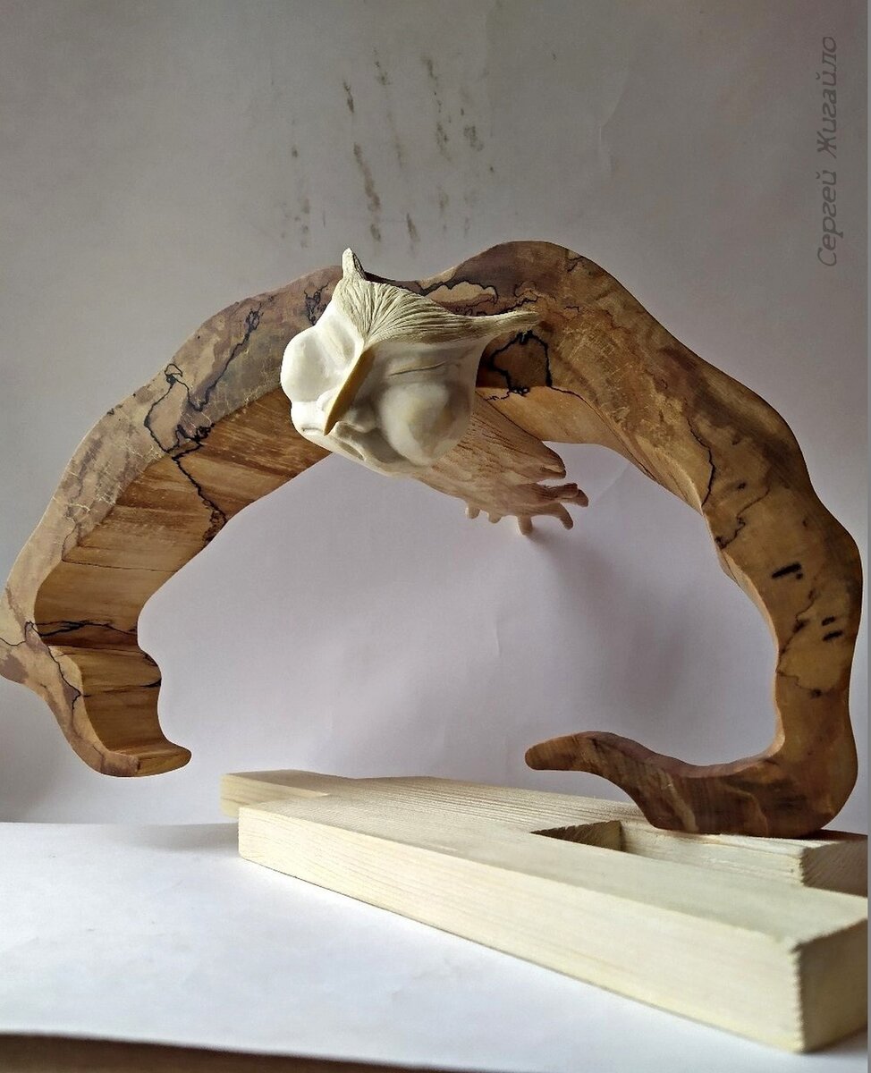 Сергей Жигайло. "Полёт" - дерево (береза, сосна, клен), 22х33 см. В частной коллекции