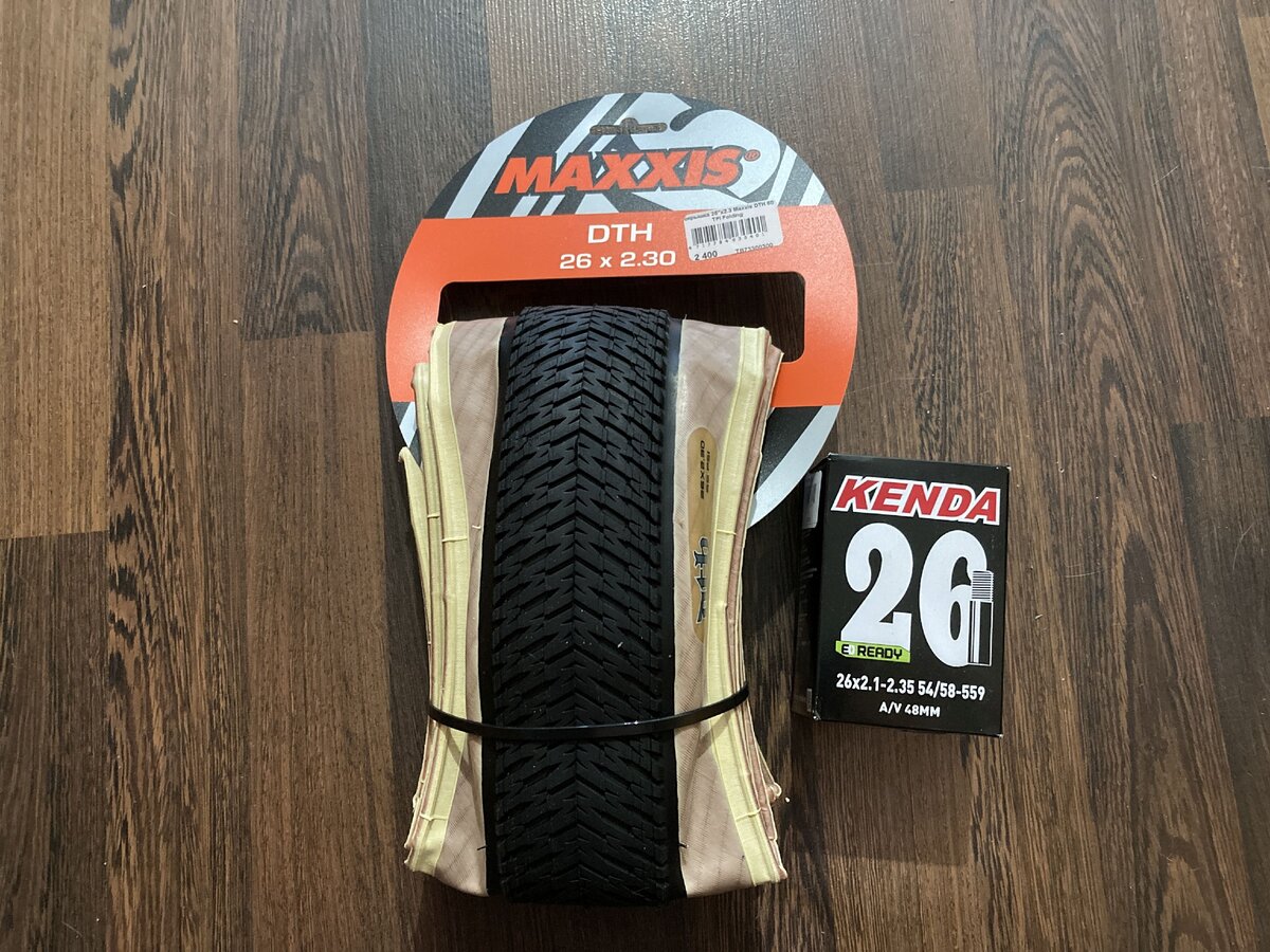 Покрышки Msxxis и камера Kenda, которые я приобрел для замены