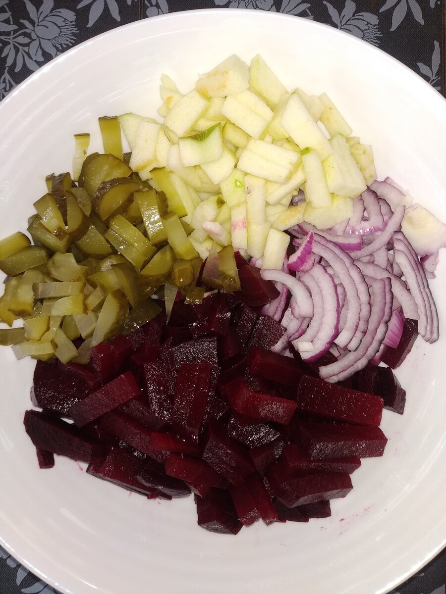 Салат перед перемешиваем