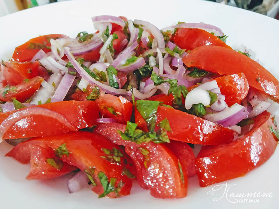 САЛАТ ИЗ ПОМИДОРОВ С МЯТОЙ