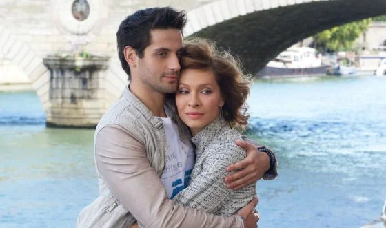 Марк Богатырев в роли Макса Лаврова и Елена Подкаминская в сериале "Кухня" 2012 год