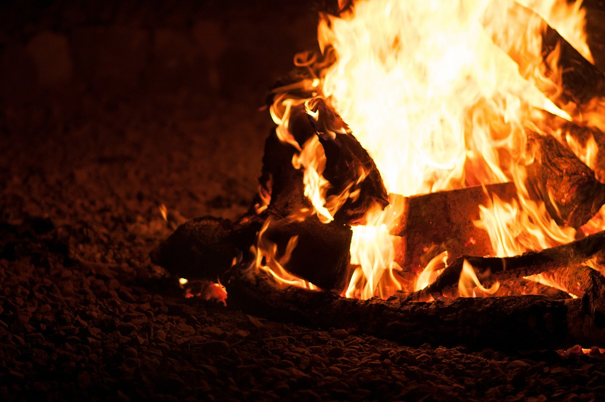 Огонь обои. Огонь гиф. Огонь то разгорался то угасал. Огонь то разгорался то угасал. Огонь то разгорался то угасал.