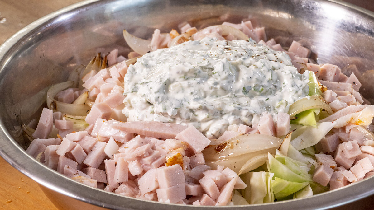 Салат из капусты и буженины