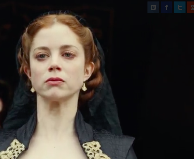 Екатерина косплеит Грету Тунберг. Кадр из сериала "Испанская принцесса"