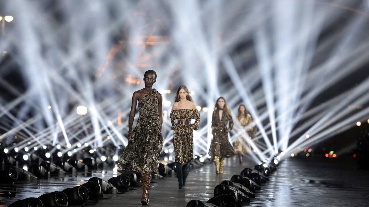 Gucci и Saint Laurent: показы уже вышли из моды