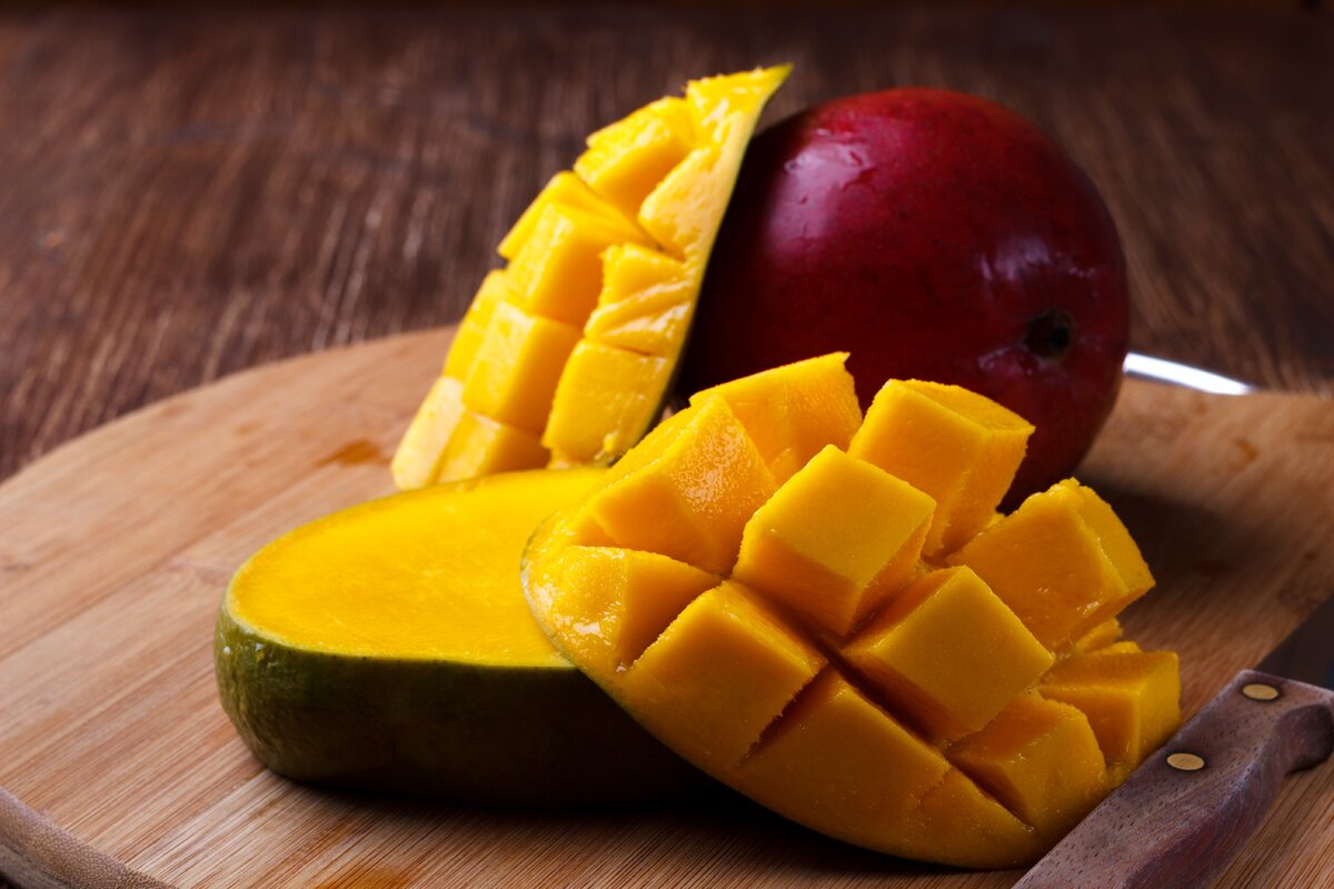 Манго нарезанный. Продукты с манго. ГМО В манго. African Mango stock photo.