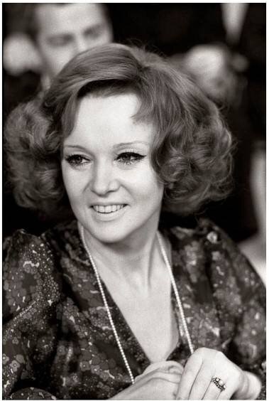 На этих старых снимках изображены звёзды из нашего далёкого детства -9