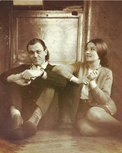 На этих старых снимках изображены звёзды из нашего далёкого детства -11