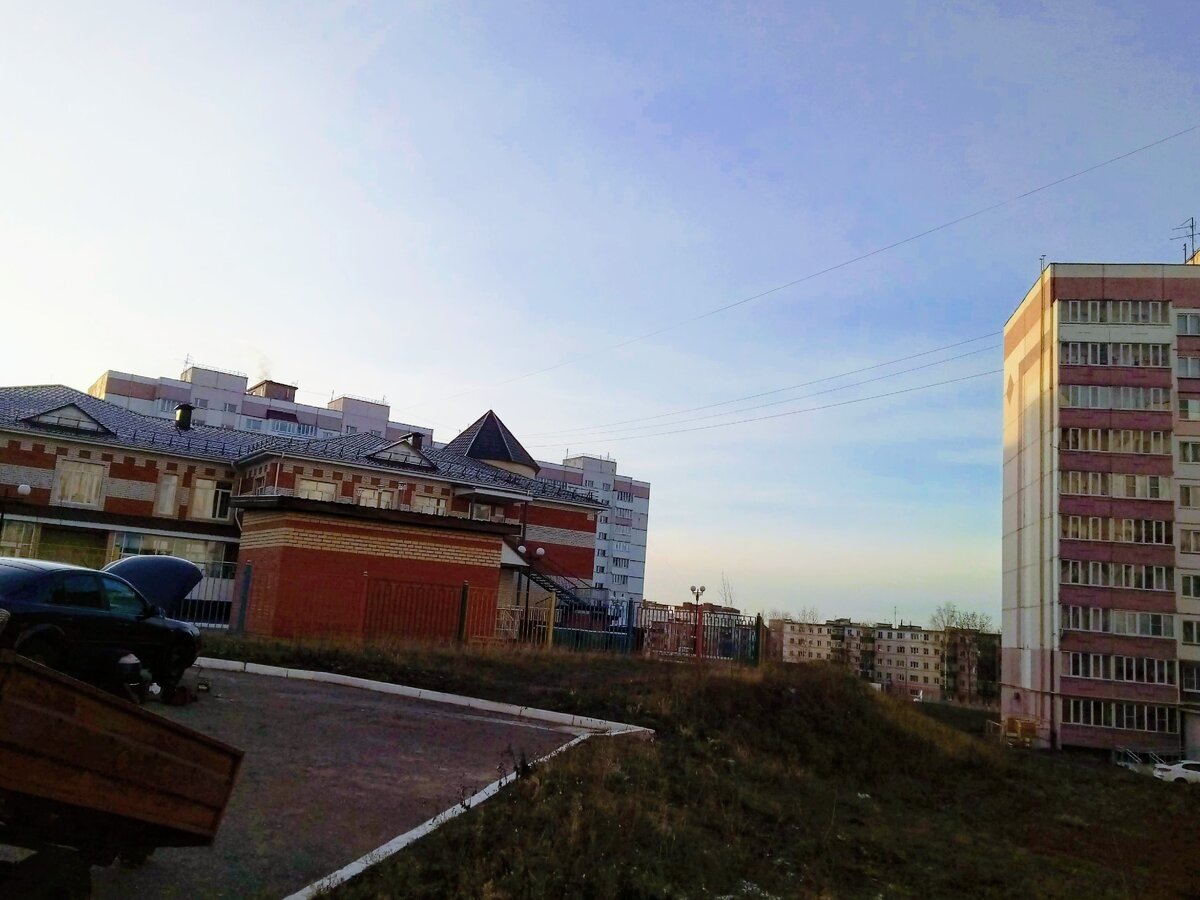 И детский садик есть, только мест в нем нет