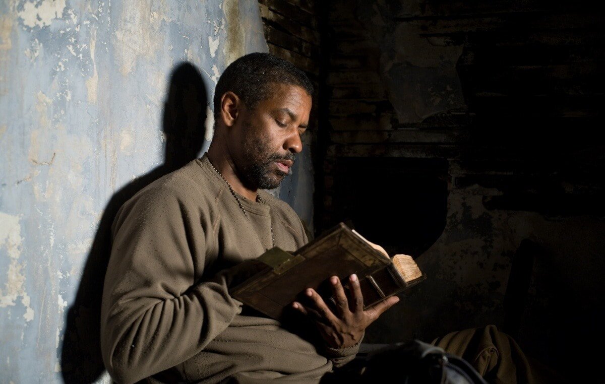 Кадр из фильма "Книга Илая", 2010 г.