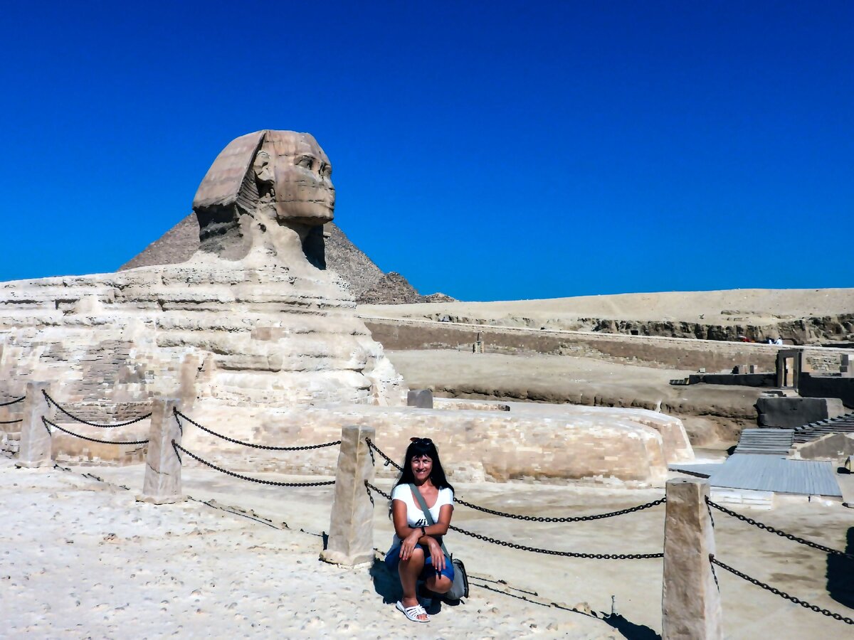 Я лучше сфинкся покажу, а то за фото грязи в номере забанят, как за шок-контент. Фото автора.