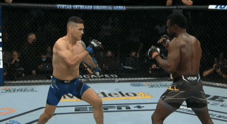 Крис Вайдман ломает ногу, пробивая лоукик