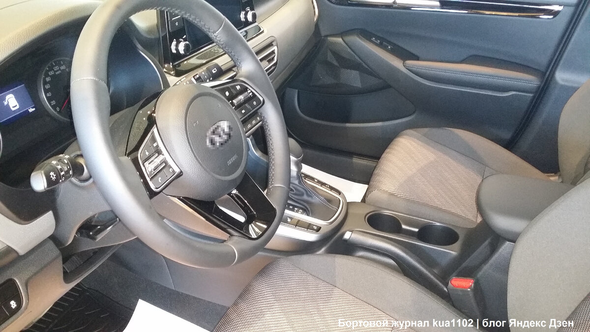 Пытливый взгляд владельца KIA Sportage сразу найдёт отличия со своей машиной в области рукоятки селектора режимов коробки передач. Автор фотографии kua1102