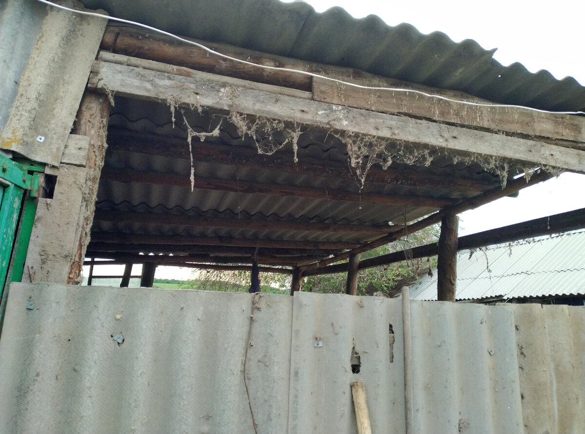 Это снаружи у входной двери