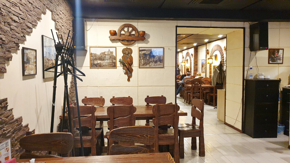 Дерево, плитка, кирпич