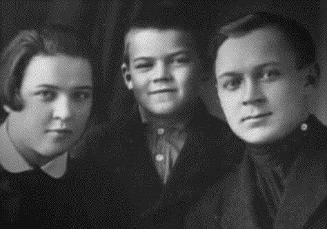 Михаил Глузский с родителями