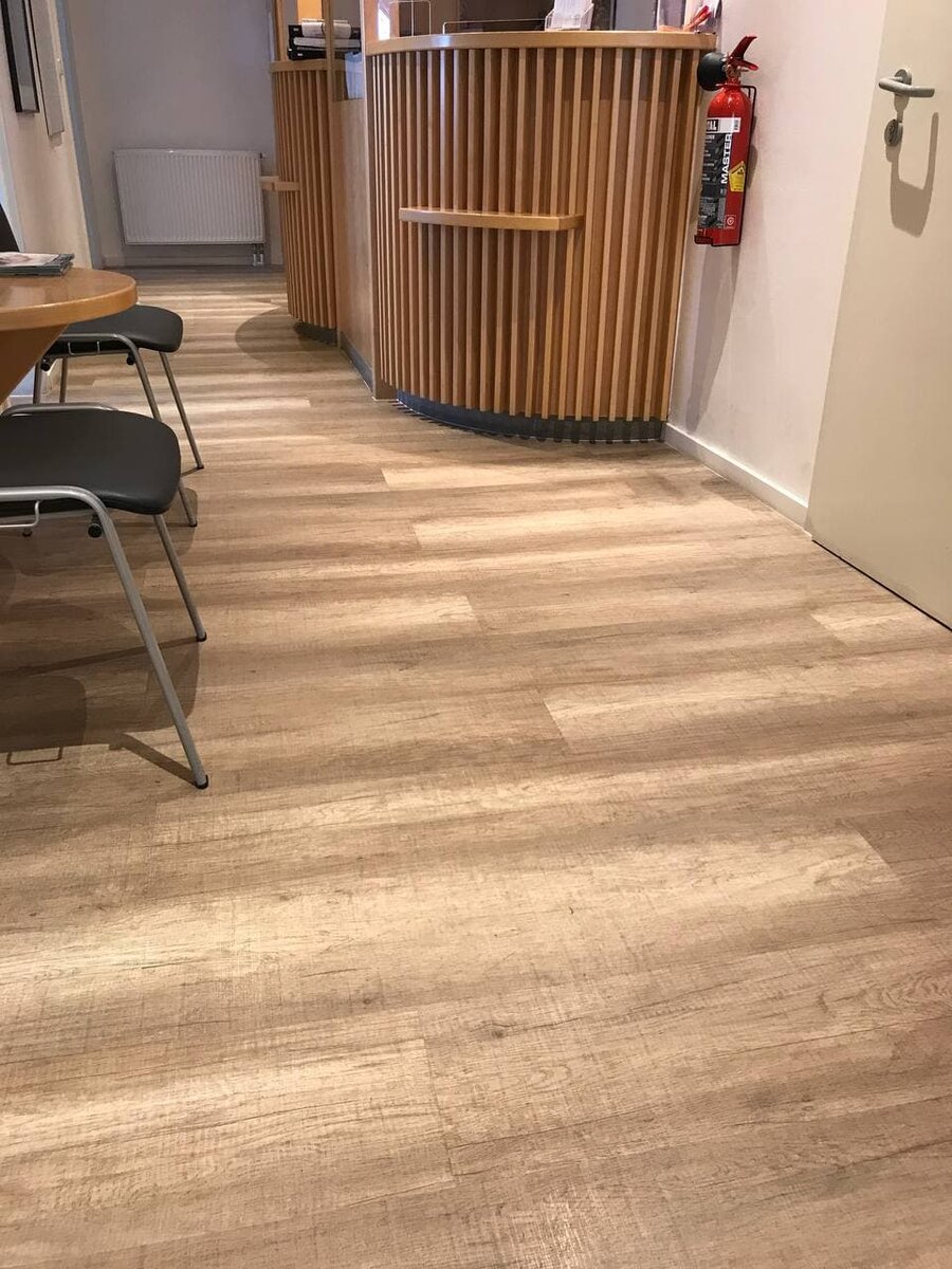 Пыталась пофоткать одну из ординаций, которую мне довелось посетить  - в Вене достаточно сторогие правила насчет фотографирования внутри магазинов, людей, да и всего