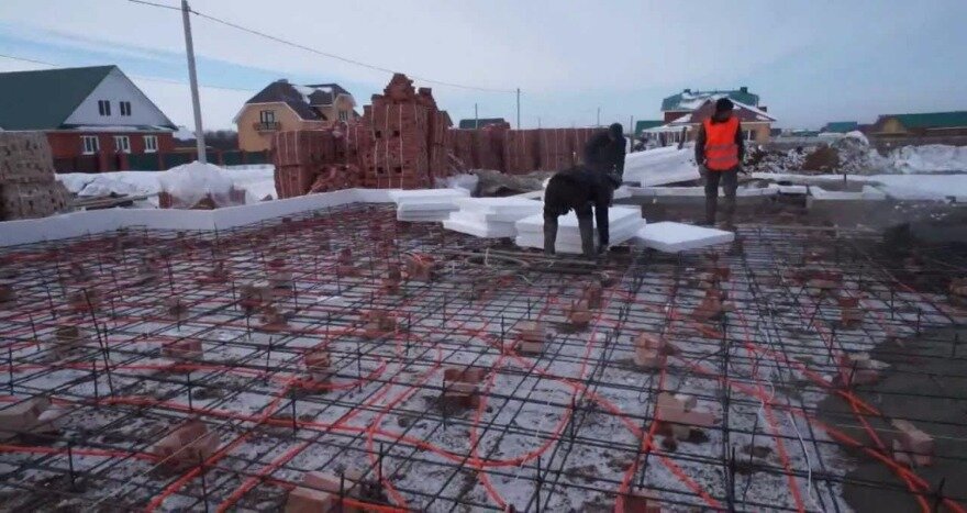 Какой прогрев бетонной смеси осуществляют в электромагнитном поле