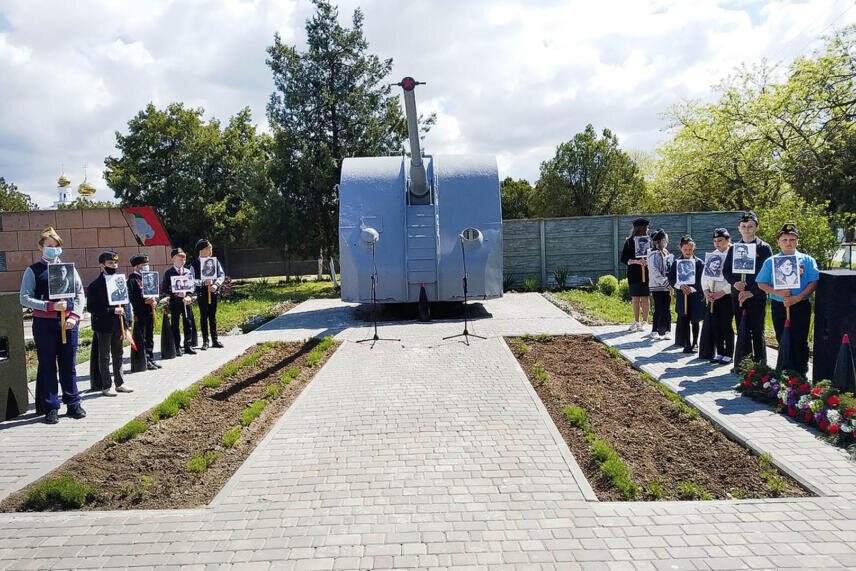 День Победы у мемориала героям 54-й батареи. Фото автора и группы «Музей боевой славы посёлка Николаевка» в ВК 