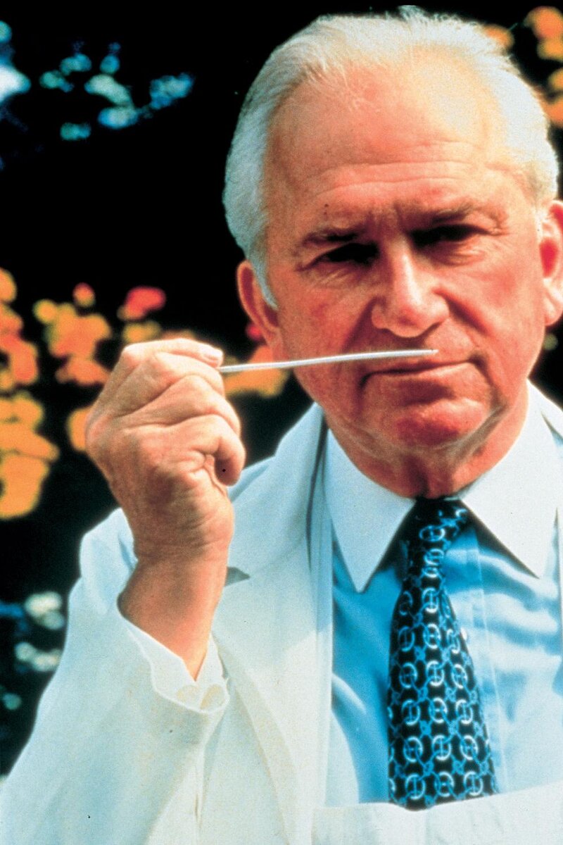 Жак Герлен (Jacques Guerlain) – французский парфюмер, самый яркий представитель парфюмерной династии Герлен в третьем поколении. Материал взят из свободного источника.