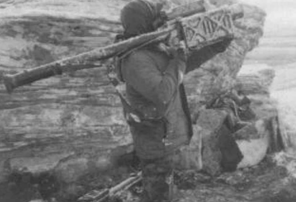 Бойцы британского спецподразделения SAS с базовой моделью FIM-92 Stinger на Фолклендах. Май 1982 года. Помимо Великобритании Стингер поставлялся более чем в 30 стран и состоял на вооружении различных экстремистских группировок. Фото MWM