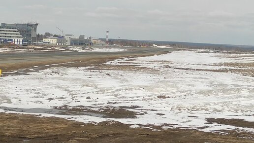 Приземление в Томске - первый раз вижу аэропорт, в котором почти нет ...