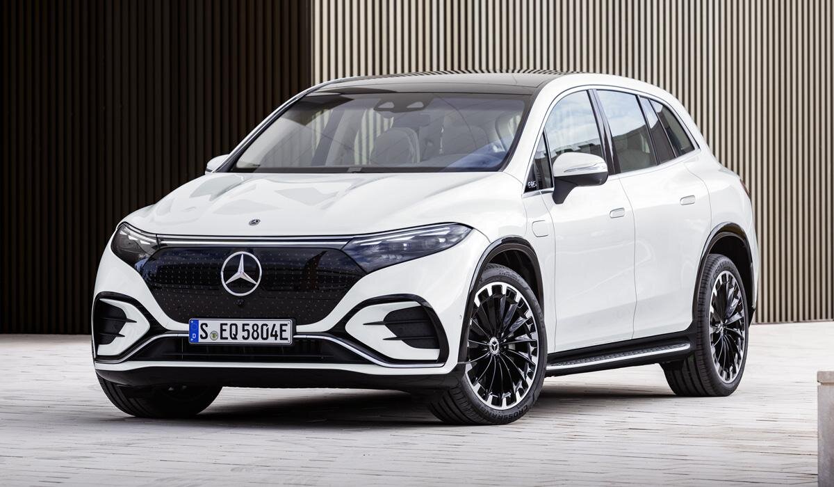 Дорогая версия Mercedes EQS SUV со «спортивным» пакетом опций AMG Line 