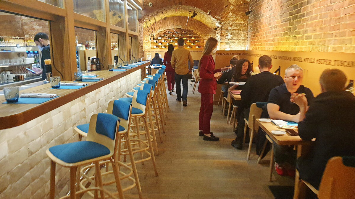 Проход в дальний зал