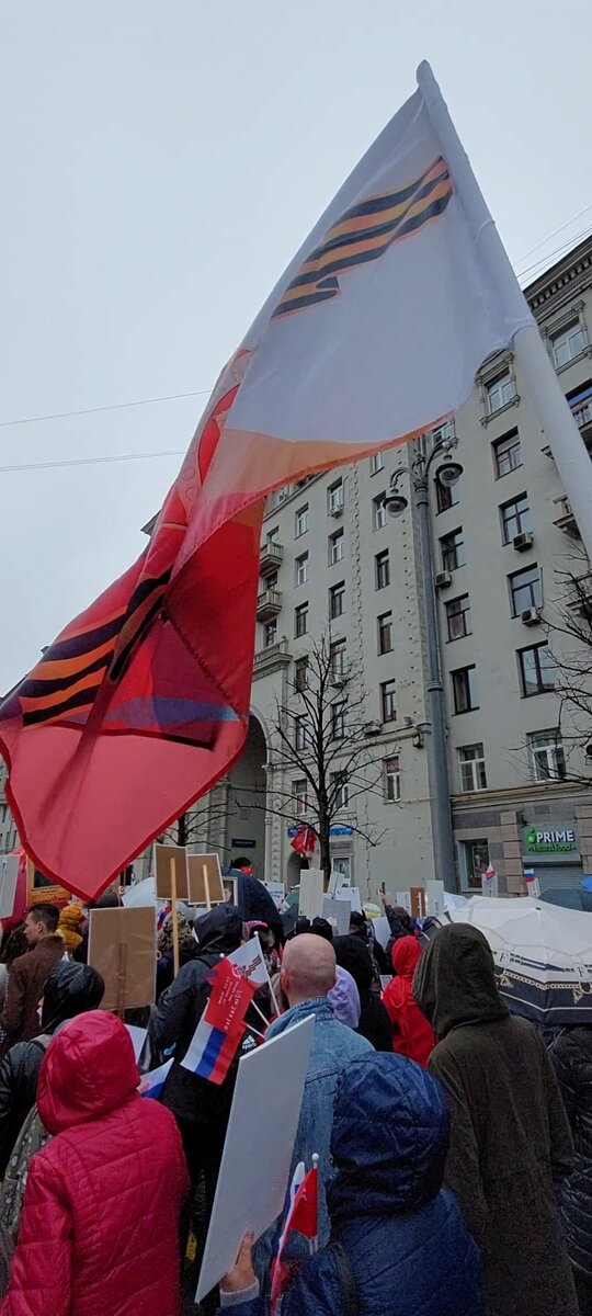 Влаги,которые раздают волонтеры.