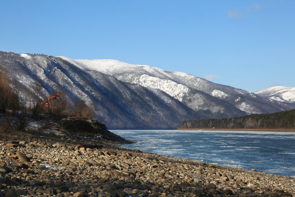 Сибирская Швейцария. Витим в окрестностях Мамы в момент становления льда (фото автора публикации)