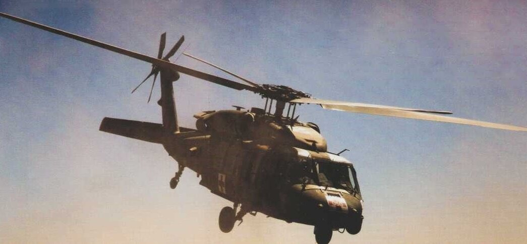 Ныне Black Hawk составляет основу армейской авиации США и широко экспортируется за рубеж. С момента принятия на вооружение в 1979 году эти вертолеты приняли участие в конфликтах во многих регионах мира. Снятый в 2001 году фильм «Падение Черного Ястреба» («Black Hawk Down»), основанный на реальных событиях в Сомали (два Н-60 были сбиты там в 1993 году), сделал этот вертолет культовым. На снимке—UH-60 готовится приземлиться на передовой базе в афганской провинции Гильменд, чтобы эвакуировать американского солдата