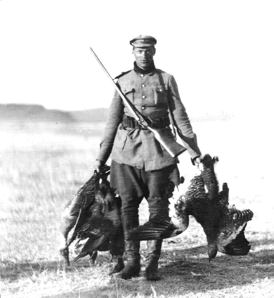 Рокоссовский на охоте. Фото с открытых источников. Ранее фото хранилось в семейном архиве Рокоссовского.