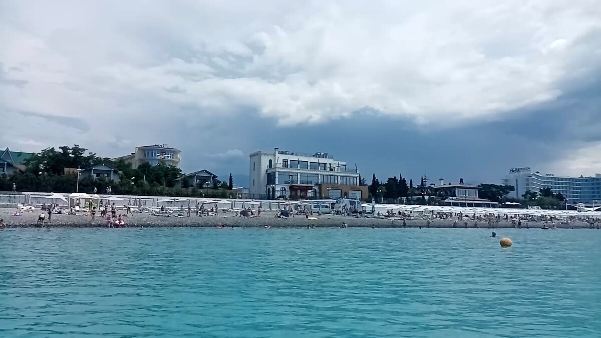 пляж "Сириус", 13 июня, около полудня