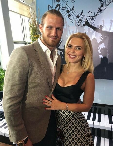 Хоккеист Телегин женился на дочери миллионера. Она заменила ему Пелагею
