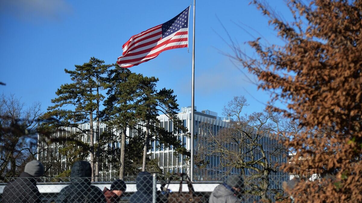    Здание миссии США при международных организациях в Женеве, где проходят двусторонние переговоры по безопасности между США и Россией© РИА Новости / Алексей Витвицкий