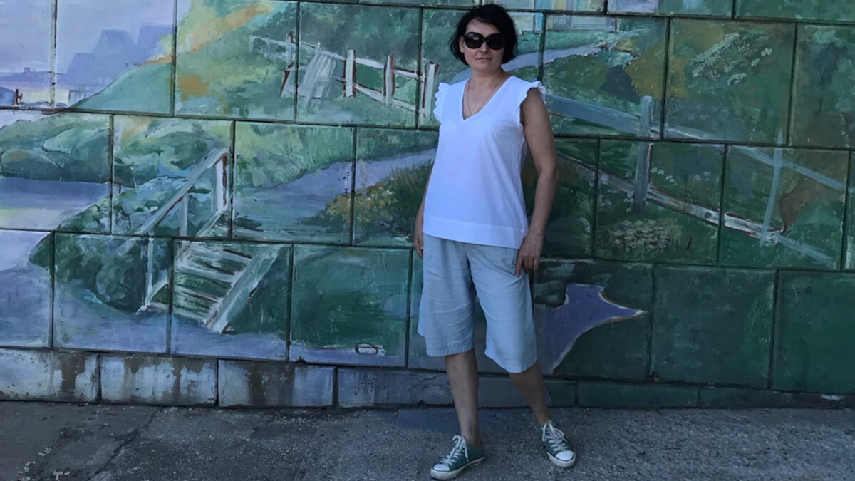 Приветствую на канале "Ульяна шьет"! Топ с V-образным вырезом