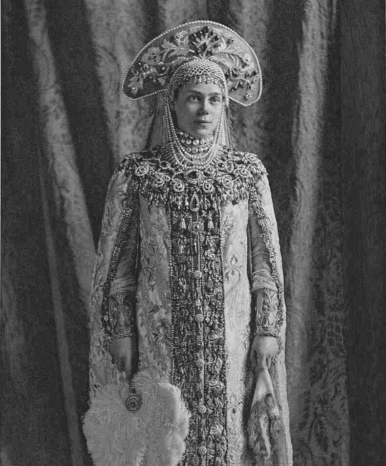 В этом наряде Ксения Александровна появилась на костюмированном балу в 1903 году.