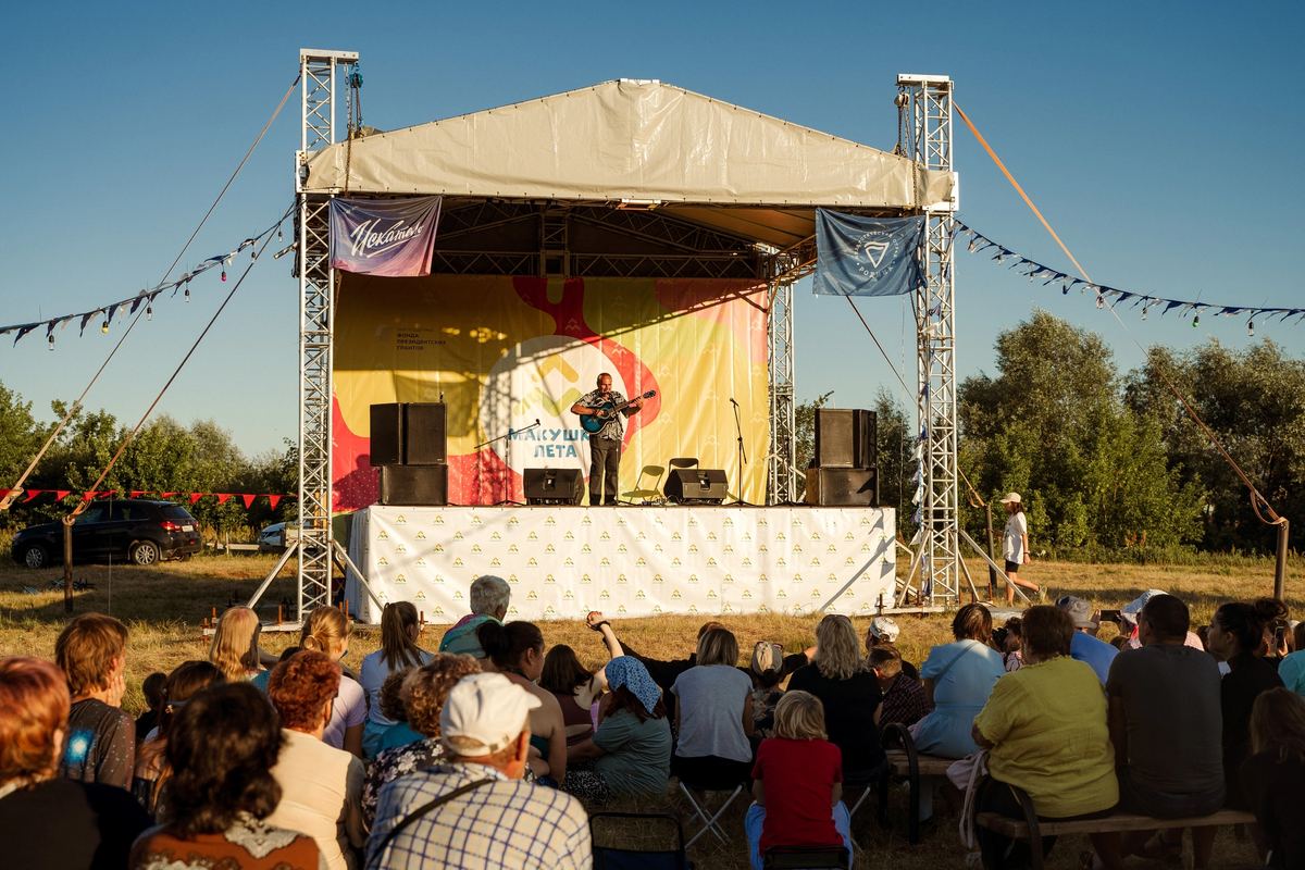 Зайдите к ним в группу, посмотрите фото. И приезжайте в середине июля в следующем году. 