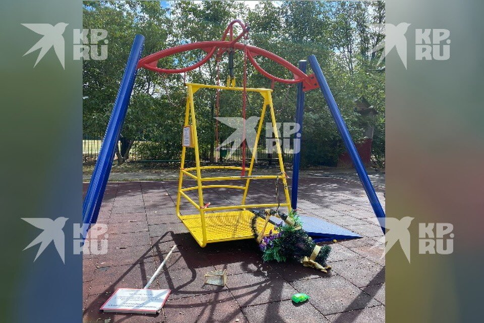     После трагедии качели стоят под замком Никита АВДЕЕВ