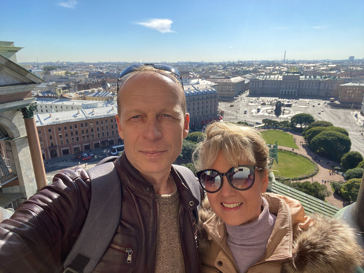 Павел и Ирина Бочкаревы на смотровой площадке Исаакиевского собора.