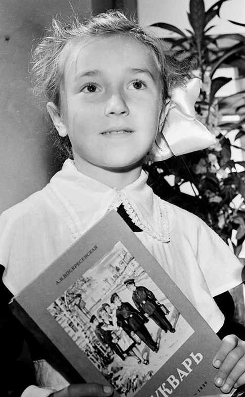 Валентин Хухлаев Таня Логвиненко идет в первый класс
Дата съемки: 1 сентября 1959