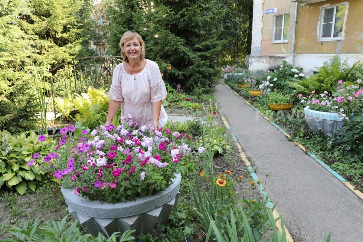    Во дворе дома № 15 на улице Чаадаева уже 30 лет растут сотни редких цветов и плодовых деревьев Елена Орленко