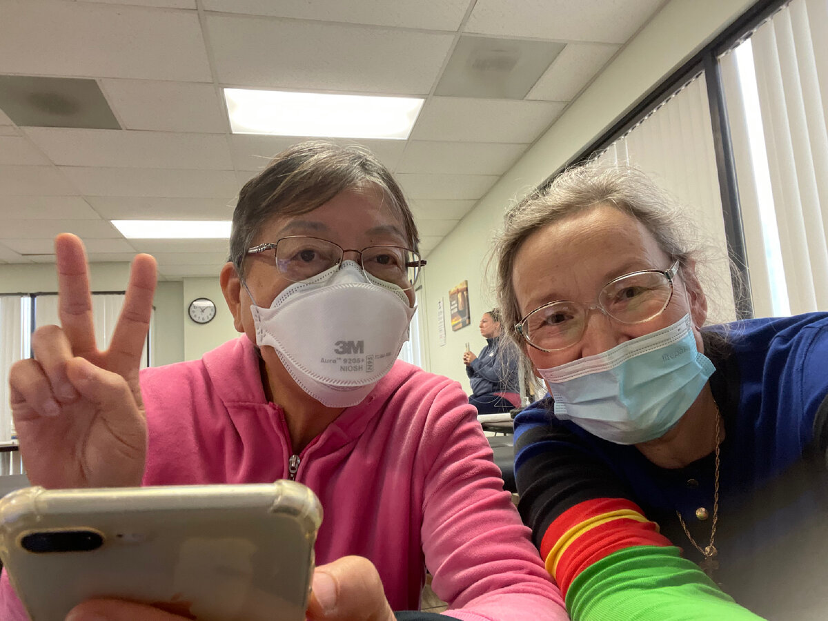 Русские и китайцы-дружба навеки. А разрез глаз то мало чем отличается. И не понять кто русский, а кто китаец)))