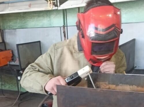    В Гае студенты индустриального колледжа изготавливают печки-буржуйки для бойцов СВО Кристина Просвиркина