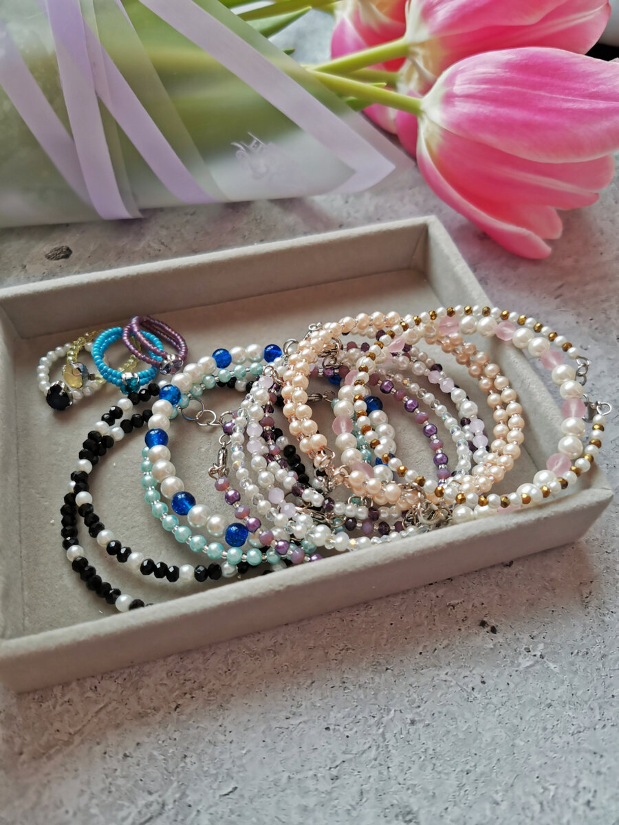 Те самые браслеты и кольца, которые я отвезла в магазин 