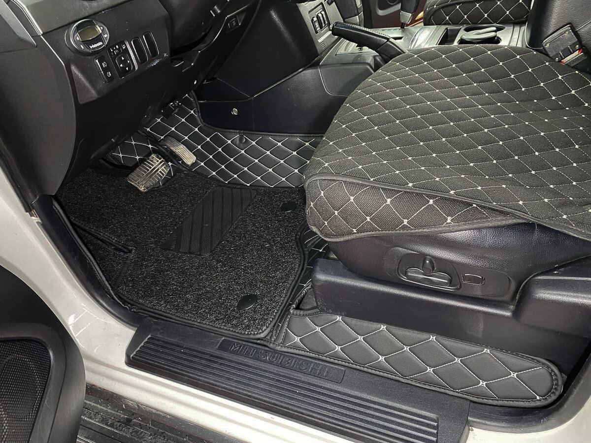 3D коврики из экокожи на Mitsubishi Pajero 4