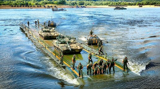 Зрелищные тренеровки военных ПОНТОНеров смотрим с воды