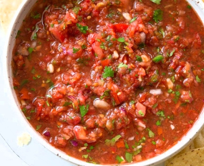 Вот такая аджика: "бродячая", настоящая - без уксуса и варить не нужно. Приготовила на зиму, но уже нужно готовить снова: разлетелась