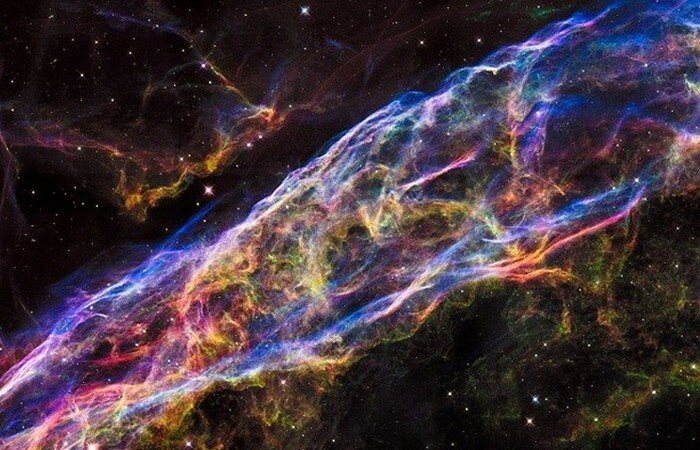  
Туманность Вуаль или Метла ведьмы.
Земля - планета удивительной красоты, покоряющая своими невероятной красоты пейзажами. Но если заглянуть в космические глубины, используя мощные телескопы, то понимаешь: в космосе тоже есть чем восхищаться. И фотографии, сделанные спутниками НАСА, потому подтверждение.
